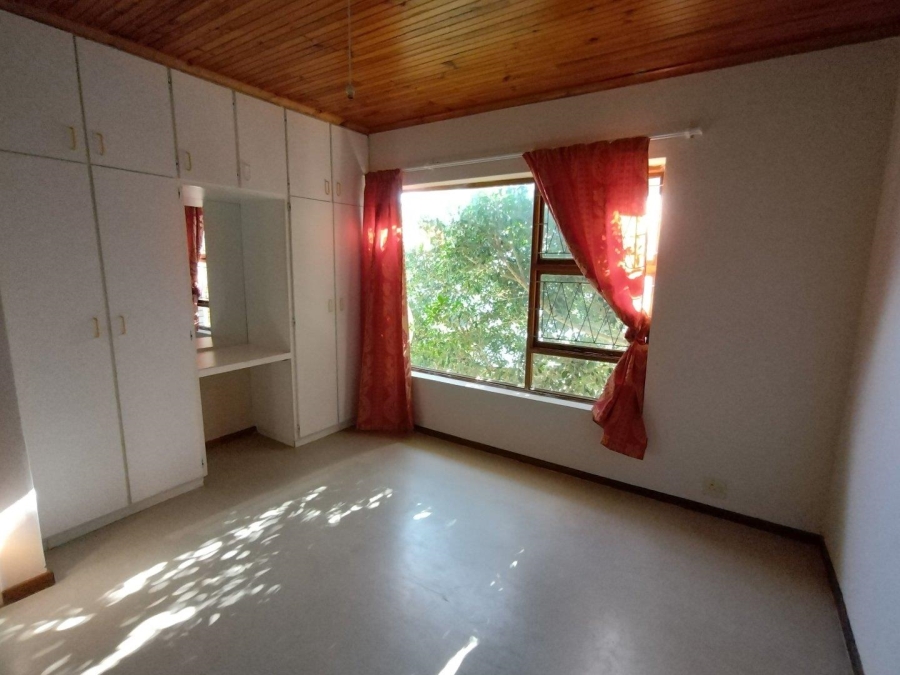 5 Bedroom Property for Sale in Wavecrest Eastern Cape